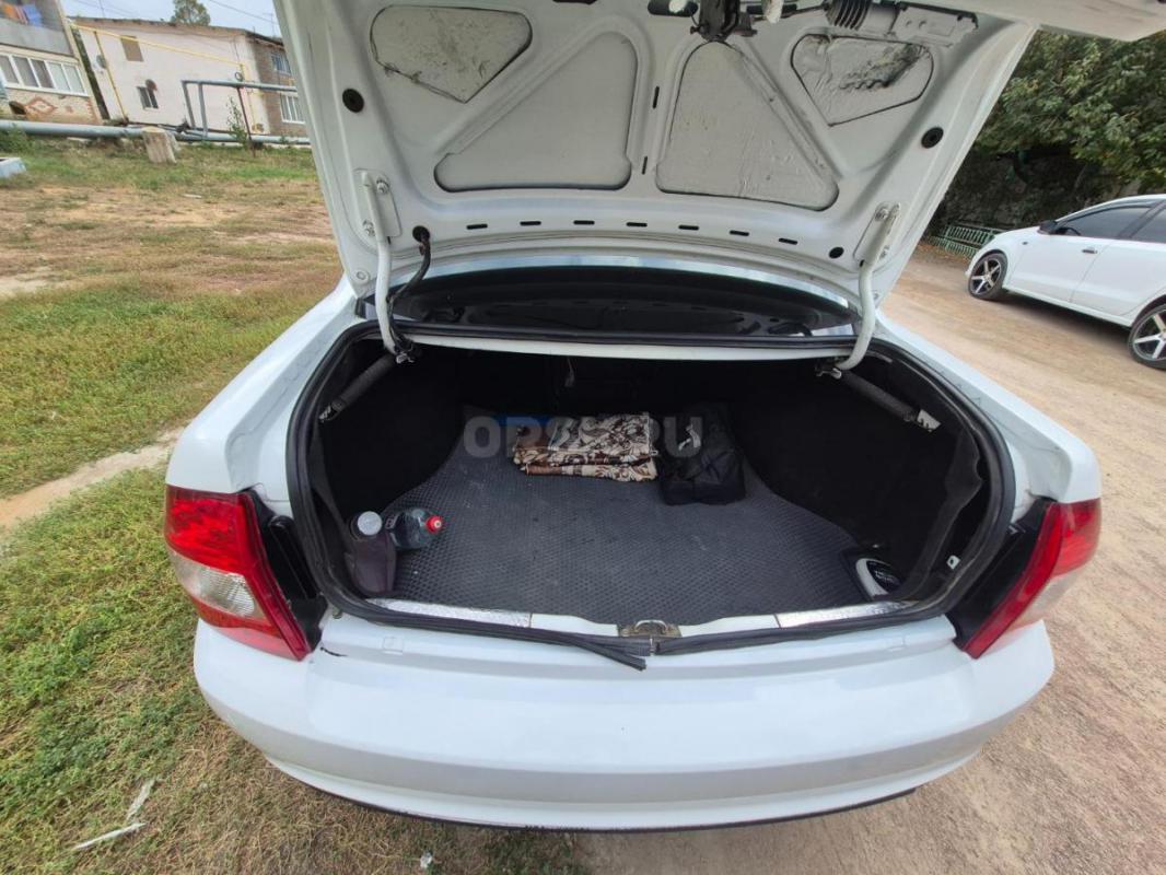 Продам приору на отличном ходу,всё горит всё моргает,полностью обслужена  мотор 8 кл. - Новоорск