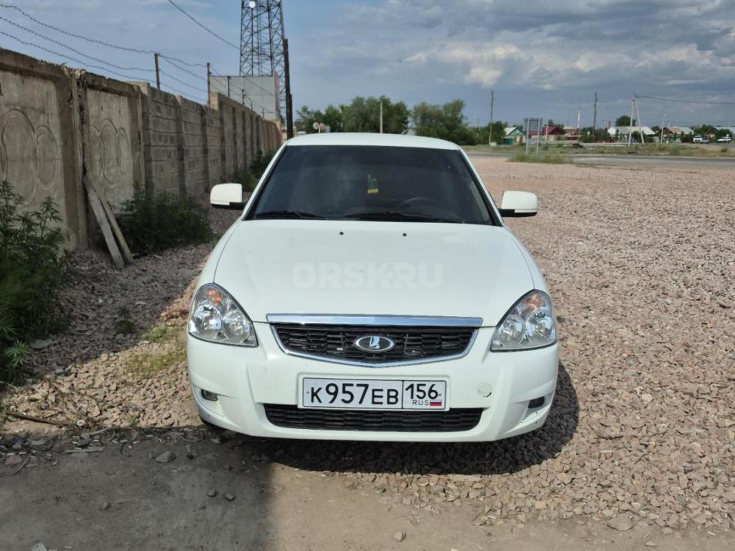 Продам приору на отличном ходу,всё горит всё моргает,полностью обслужена  мотор 8 кл. - Новоорск