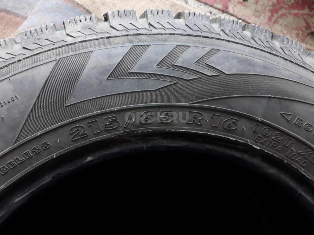 Зимние шины 215/65 R16 в нормальном состоянии, два баллона Nokian Nordman 5 215/65 R16 и два баллона - Орск