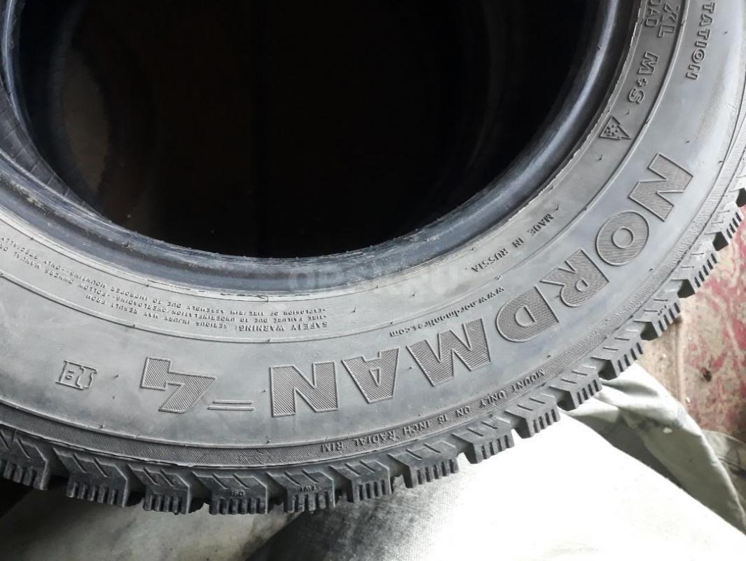 Зимние шины 215/65 R16 в нормальном состоянии, два баллона Nokian Nordman 5 215/65 R16 и два баллона - Орск
