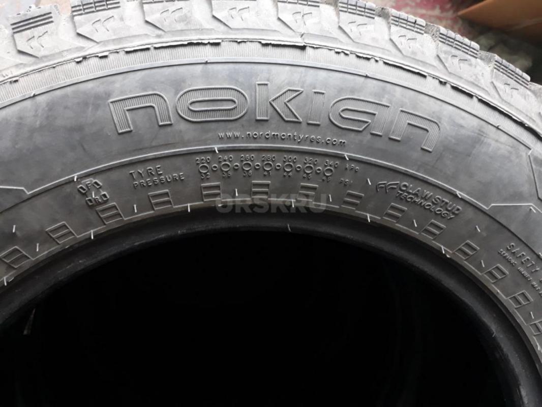 Зимние шины 215/65 R16 в нормальном состоянии, два баллона Nokian Nordman 5 215/65 R16 и два баллона - Орск