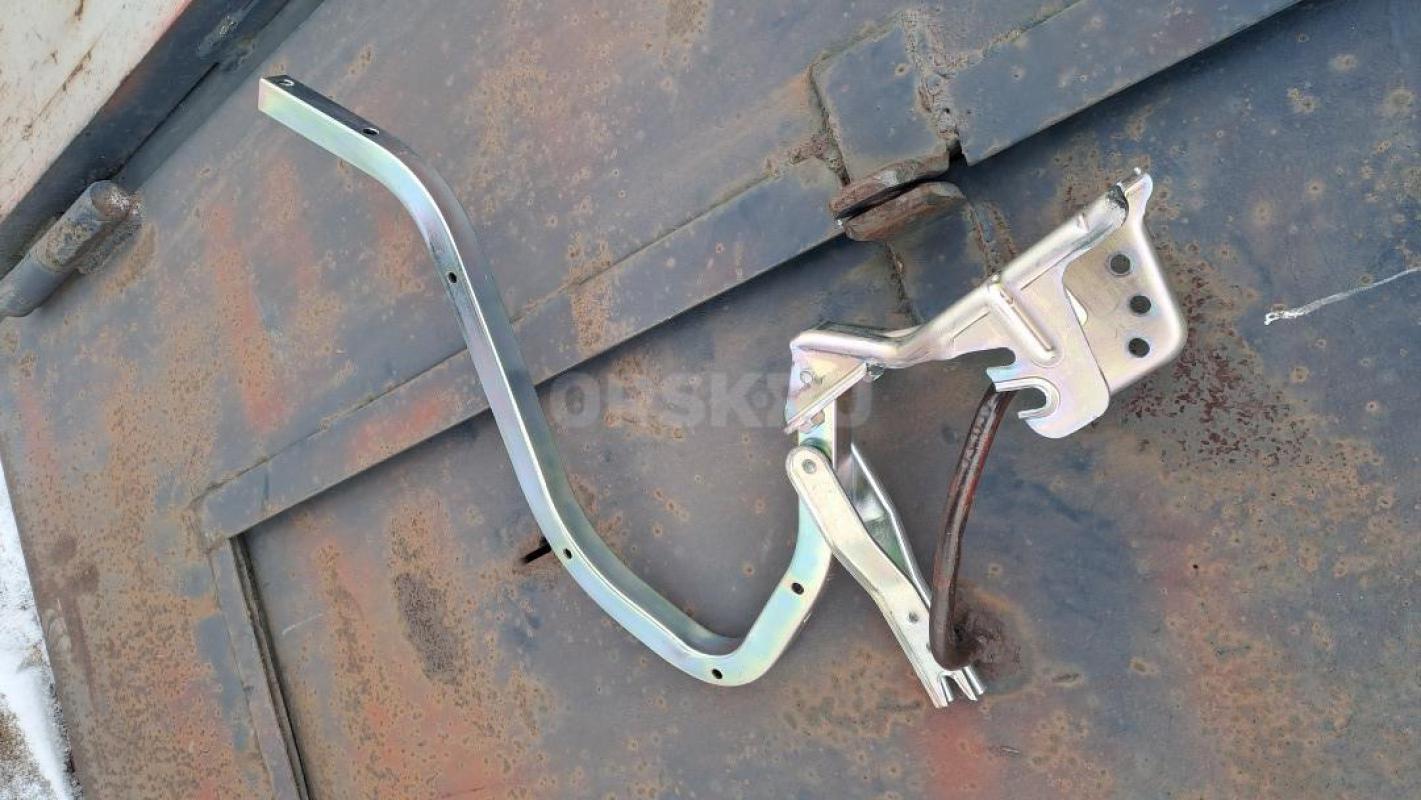 На Гранту-седан корыто багажника, задние лонжероны левый и правый, Петля, левая, крышки багажника. - Орск