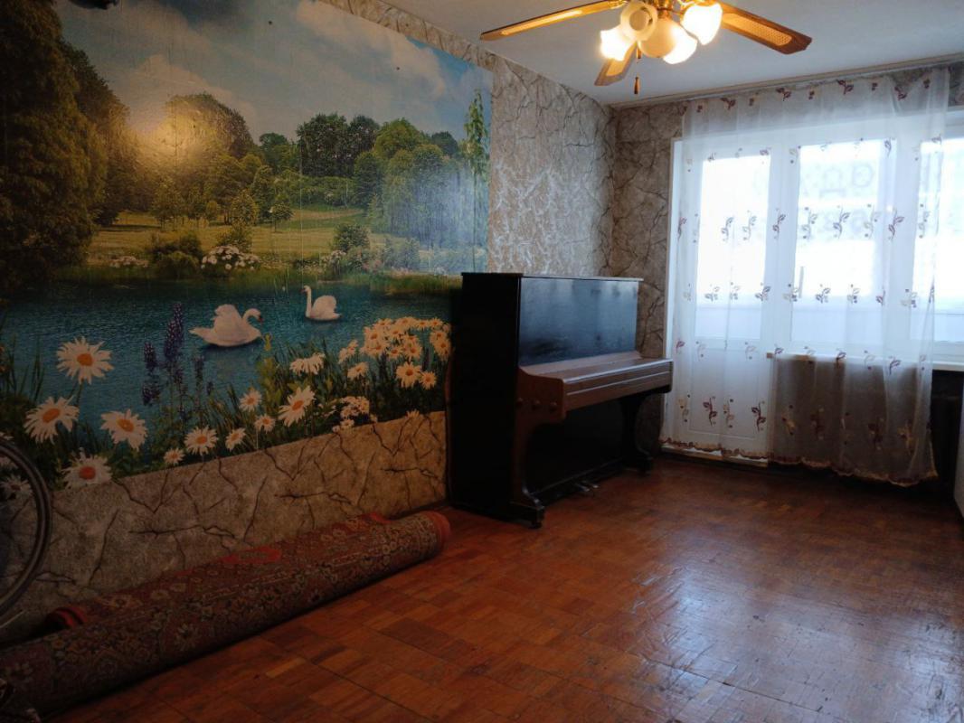 Продается трехкомнатная квартира с раздельными ходами  по адресу г. - Новотроицк