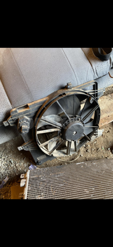 Продам запчасти на Рено Логан
В наличие двигатель 1.6 - 8 клапанная 
Кпп без нареканий 
Стартер - Орск