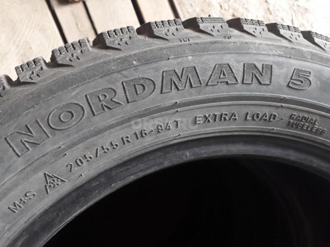 Комплект зимних шин Nokian 205/55 R16 , протектор живой, шипов нету, порезов нету, цена за комплект - Орск