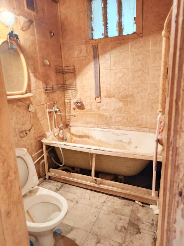 Продается 2-комнатная под ремонт. - Новотроицк