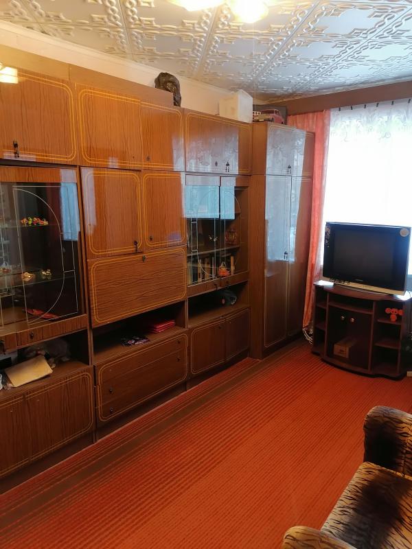 Сдаётся  3 комнаты  в  4-х комнатной квартире ( в одной лежат личные вещи) на длительный срок, поряд - Орск