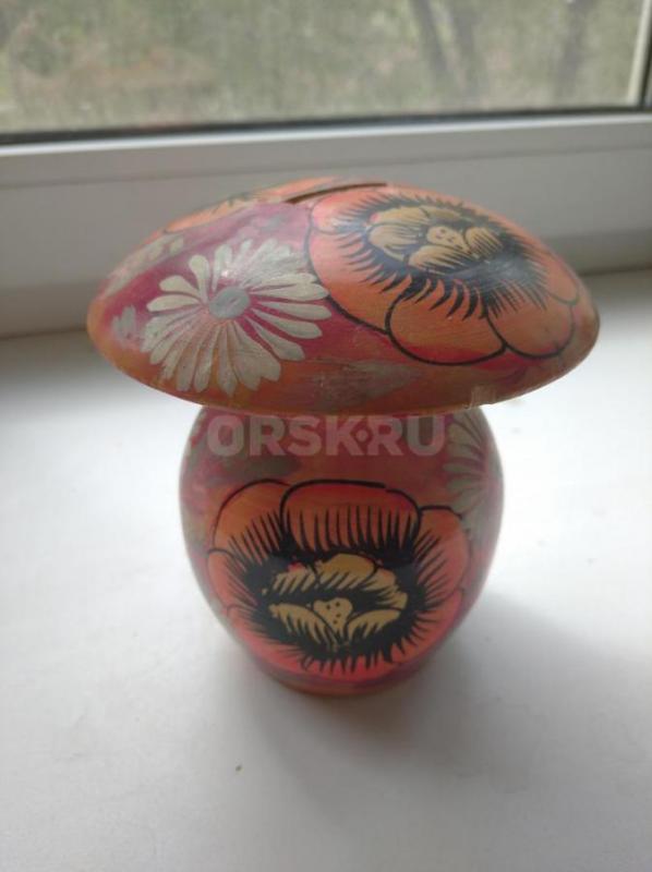 Продам  реплику кремневого пистолета 18 века(зажигалка) за 740 р.,деревянные матрёшки,копилку -гриб, - Орск