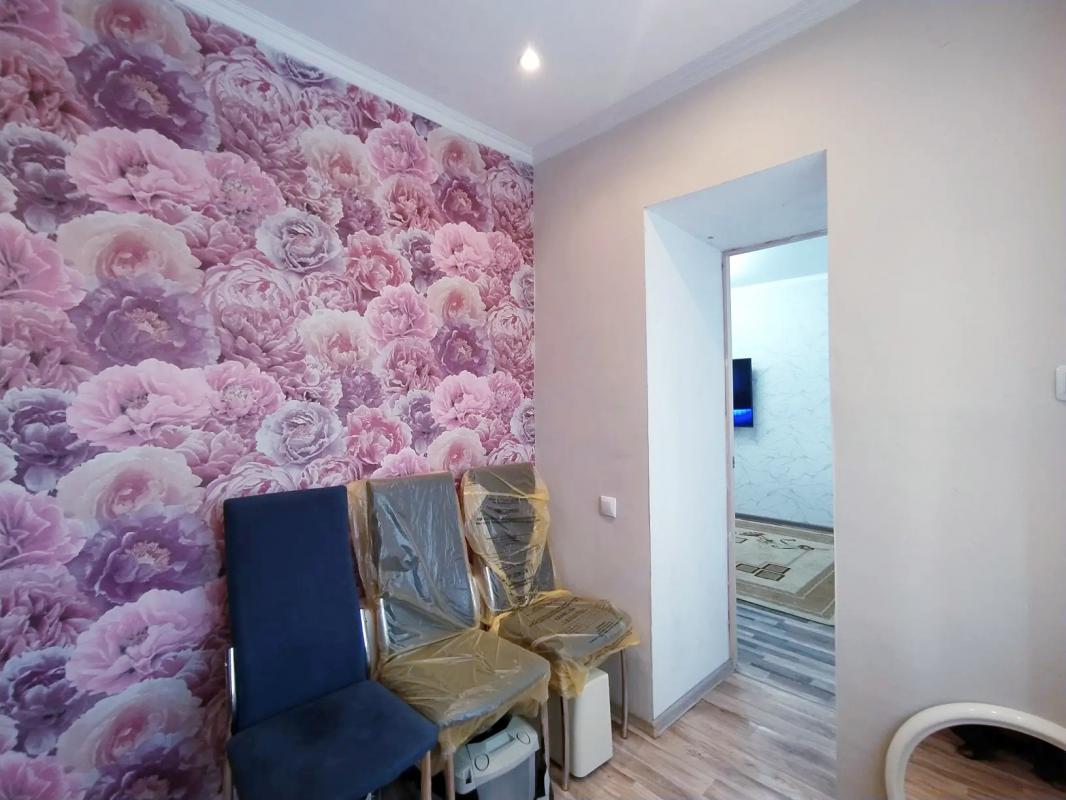 ПРОДАËТСЯ 3-Х КОМНАТНАЯ КВАРТИРА, С НЕОБЫЧНОЙ ПЛАНИРОВКОЙ, НА 5 ЭТАЖЕ, 5-ТИ ЭТАЖНОГО КИРПИЧНОГО ДОМА - Новотроицк