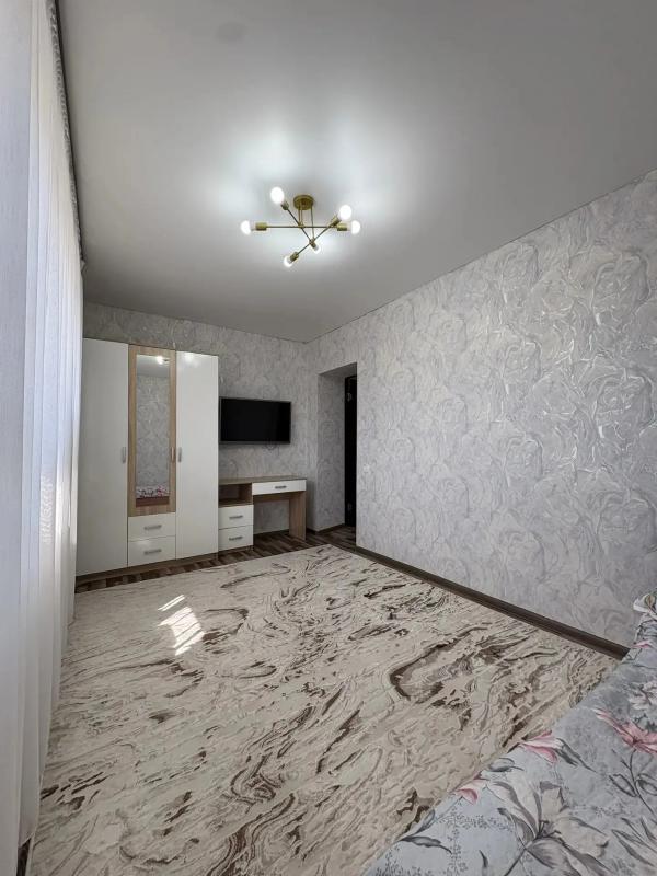 ПРОДАËТСЯ 2-Х КОМНАТНАЯ КВАРТИРА, С НЕОБЫЧНОЙ ПЛАНИРОВКОЙ, НА 5 ЭТАЖЕ, 5-ТИ ЭТАЖНОГО КИРПИЧНОГО ДОМА - Новотроицк