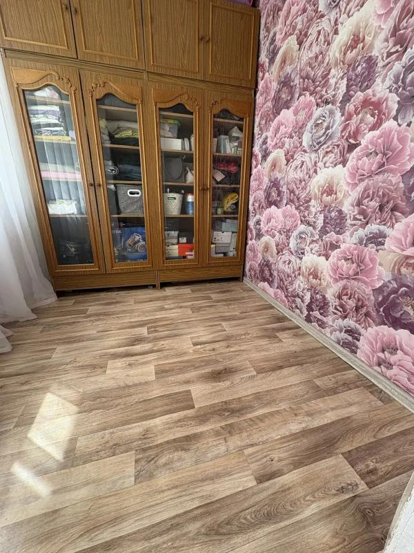 ПРОДАËТСЯ 2-Х КОМНАТНАЯ КВАРТИРА, С НЕОБЫЧНОЙ ПЛАНИРОВКОЙ, НА 5 ЭТАЖЕ, 5-ТИ ЭТАЖНОГО КИРПИЧНОГО ДОМА - Новотроицк