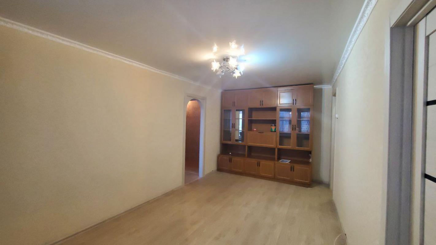 Продается уютная 2-комнатная квартира  расположенная на 2 этаже 5-этажного блочного дома по адресу: - Гай