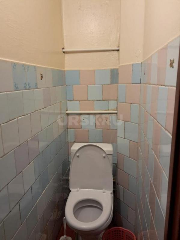 Продам двухкомнатную квартиру на втором этаже по улице Добровольского,10в (ост. - Орск