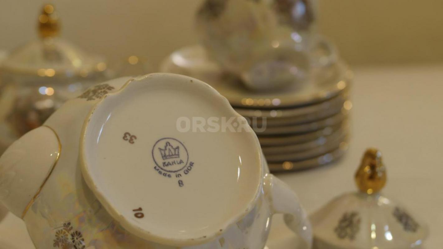 Мадонна - чайный сервиз на 12 персон, произв-во Kahla, ГДР, 55 предметов:
1) чайник доливной,
2) ч - Орск