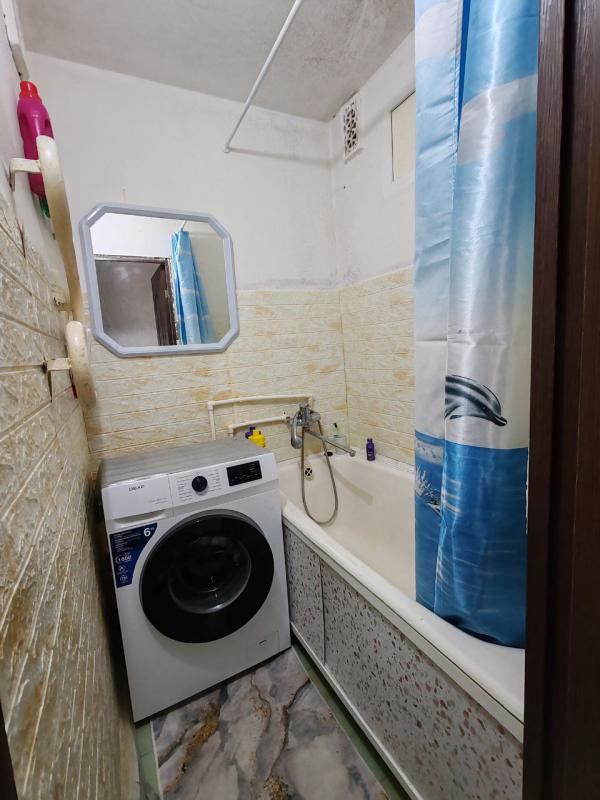 Продается 2-х квартира квартира на 4 этаже 5 этажного панельного дома по адресу г Новотроицк пр-т Ко - Новотроицк