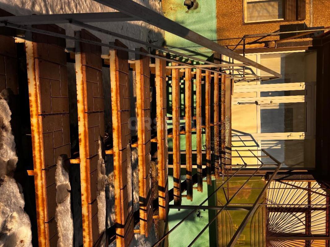 Сдам в аренду помещение на 1-вом этаже в 9ти этажном доме, отдельный вход, светлое, большая проходим - Орск