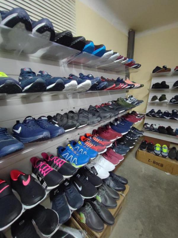 Продаю товарный остаток 600-700 пар обуви,за пару выходит 250₽,быстрым готов буду ещё уступить,обувь - Орск