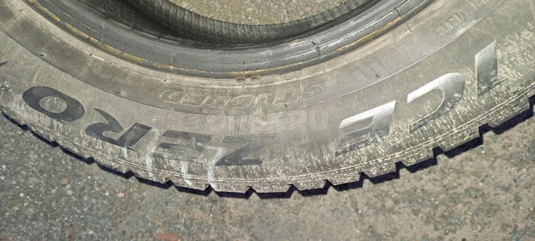 Комплект зимних шипованных шин. - Орск