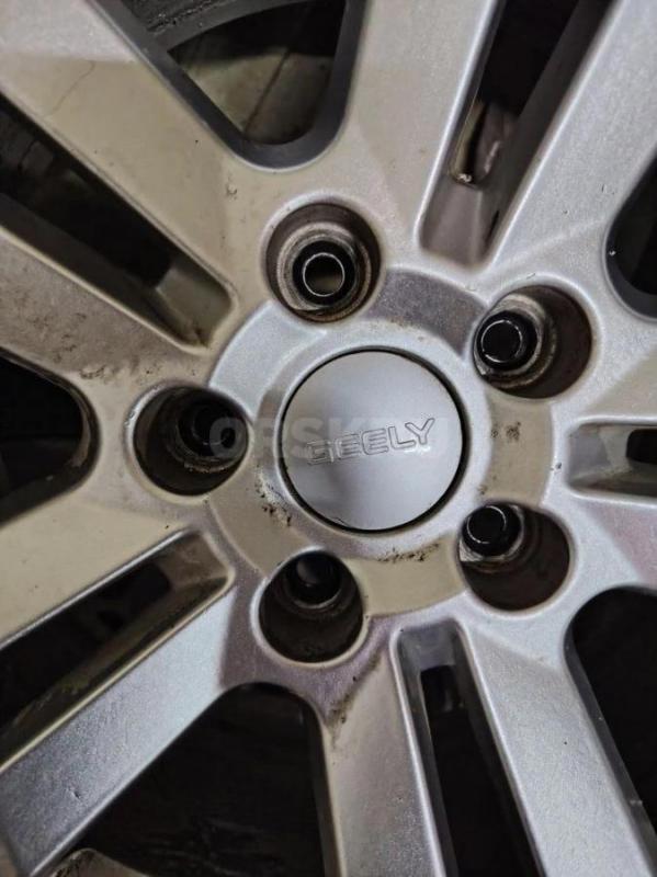 Продам комплект колес на литых оригинальных дисках на R17. - Орск