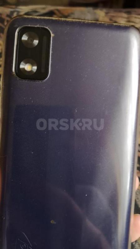 продам  смартфон A-17  с интернетом в полном комплекте - Орск