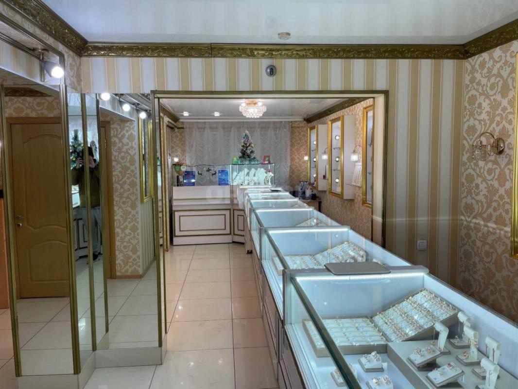 Сдам в аренду торговую  площадь 45,9 м2 в нежилом помещении. - Орск