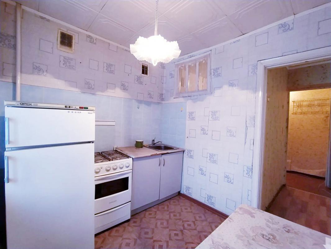 ВНИМАНИЕ, ПРОДАЁТСЯ 1 - КОМНАТНАЯ КВАРТИРА, НА 2 ЭТАЖЕ, В КИРПИЧОМ ДОМЕ, В ЦЕНТРЕ ГОРОДА! - Новотроицк