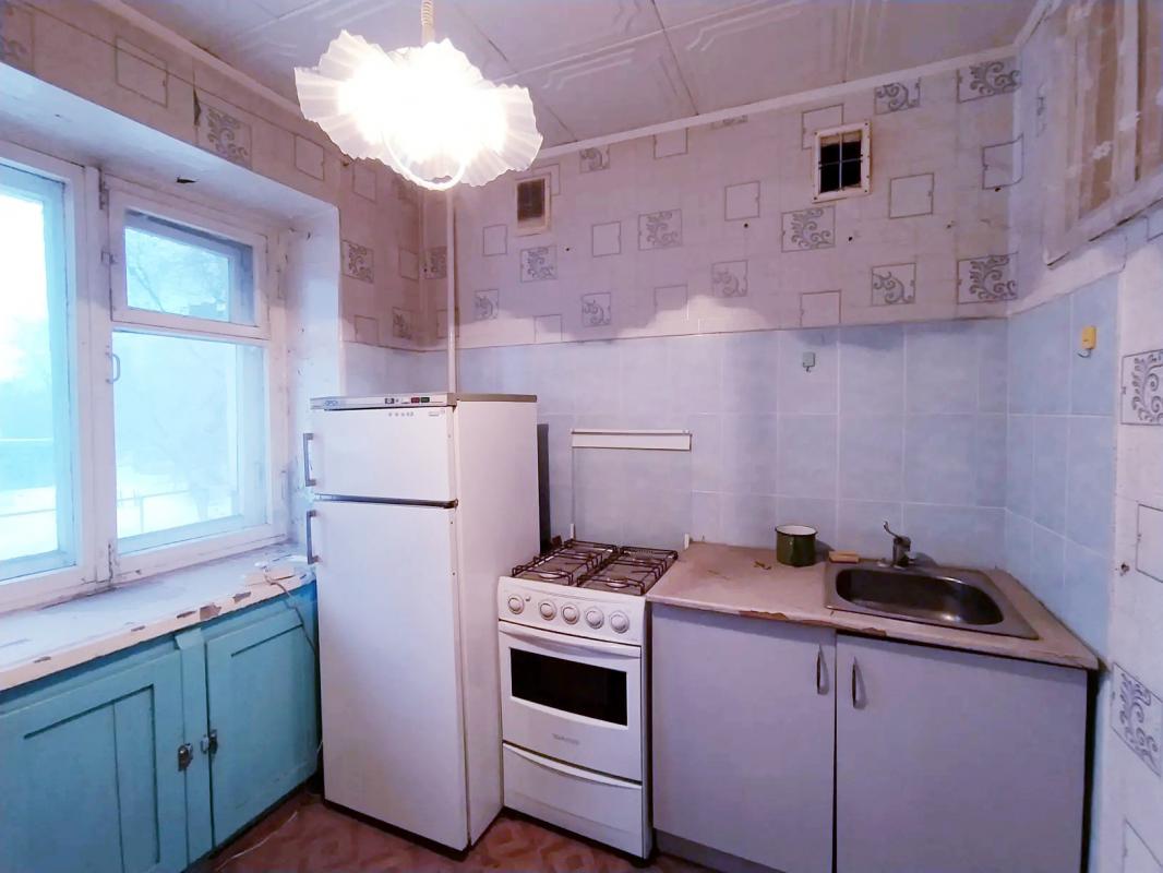 ВНИМАНИЕ, ПРОДАЁТСЯ 1 - КОМНАТНАЯ КВАРТИРА, НА 2 ЭТАЖЕ, В КИРПИЧОМ ДОМЕ, В ЦЕНТРЕ ГОРОДА! - Новотроицк