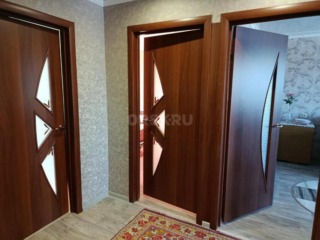 Продаем трёхкомнатную квартиру с лучшим расположением в районе, где вся инфраструктура под боком! - Орск