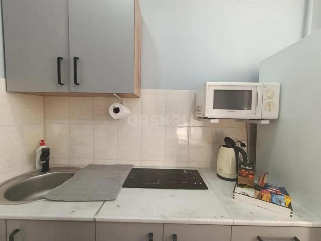 Сдается однокомнатная квартира в центре города в шаговой доступности рынок Авангард,врачебно- физкул - Орск