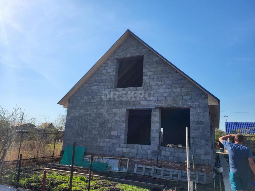 Бригада строит дома из блоков, пеноблоков. - Орск