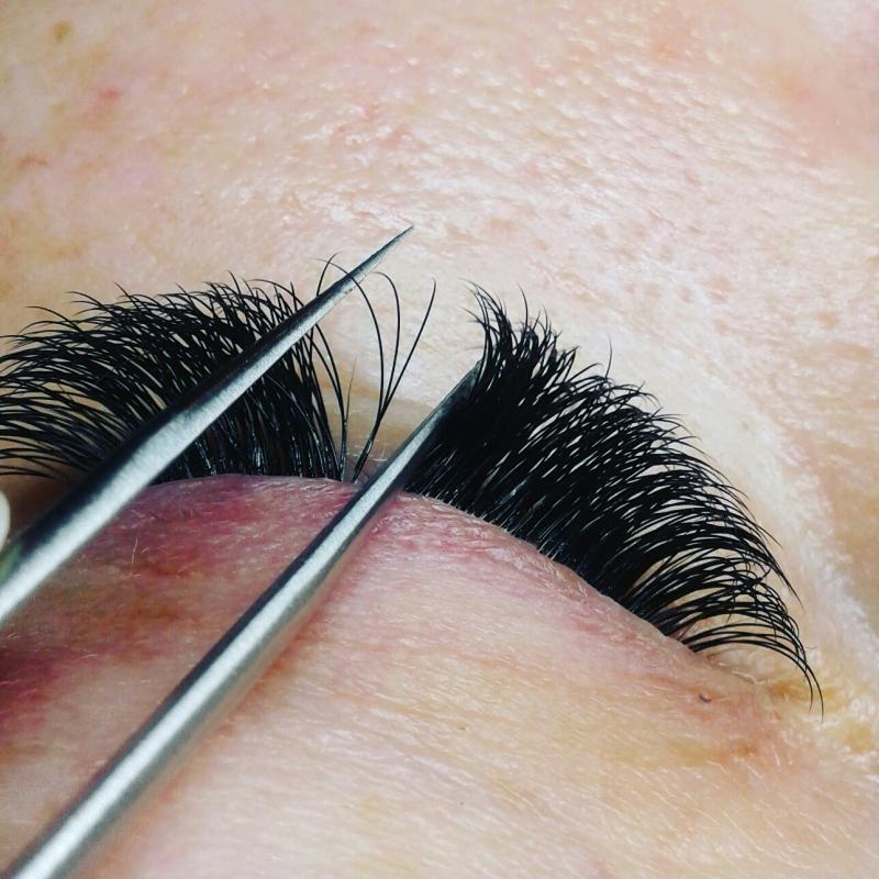 Здравствуй дорогой клиент!)
Меня зовут Гульнара - мастер по наращиванию ресниц с июня 2014 г. - Орск