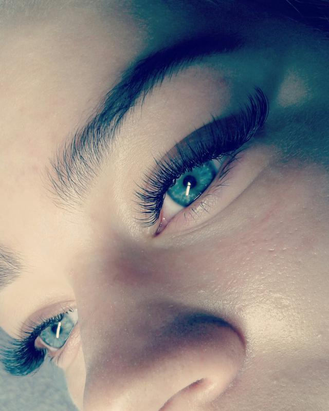 Здравствуй дорогой клиент!)
Меня зовут Гульнара - мастер по наращиванию ресниц с июня 2014 г. - Орск