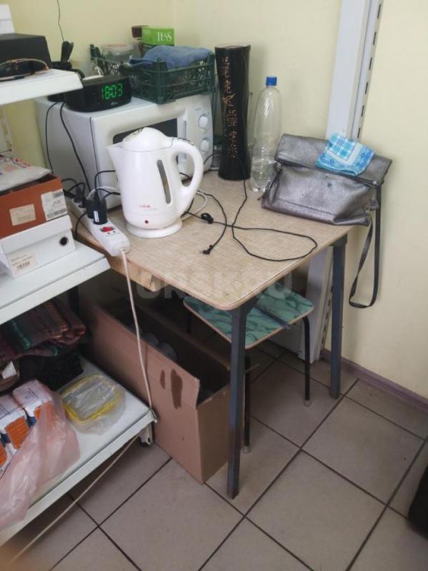 Продам:
-выдвижная стеклянная витрина - 2500 р
-кухонный стол -1500 р
-витрина тумба с денежным я - Орск