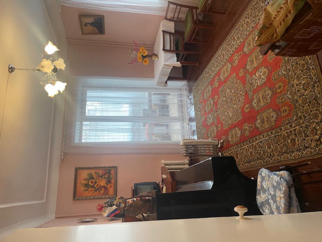 Продается 3х комнатная квартира в шаговой доступности от остановки и магазинов. - Новотроицк