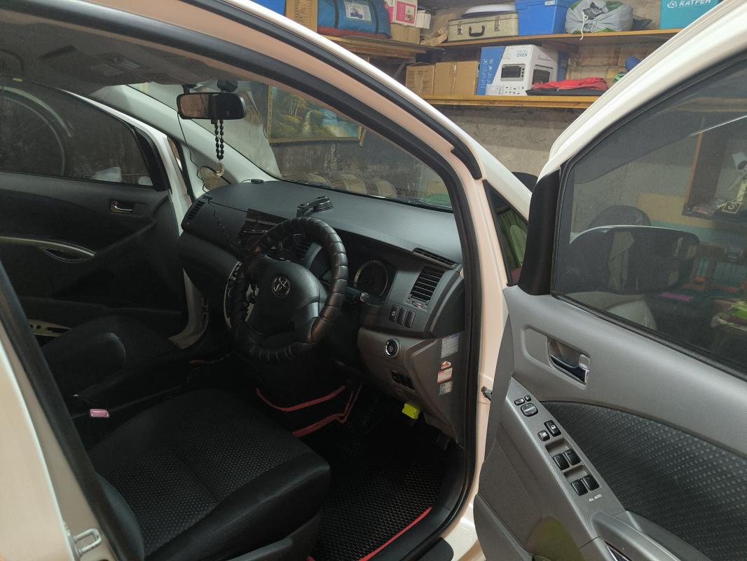 Продам Тойота исис.,2010 г. - Новотроицк