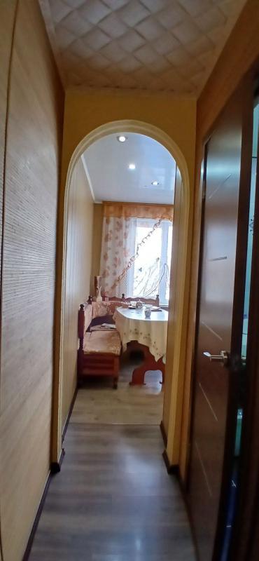 ОБРАТИТЕ ВНИМАНИЕ КВАРТИРА С ХОРОШИМ РЕМОНТОМ БЕЗ ВЛОЖЕНИЙ НА ПРИВЛЕКАТЕЛЬНОМ ВТОРОМ ЭТАЖЕ .!!!!!!!! - Новотроицк