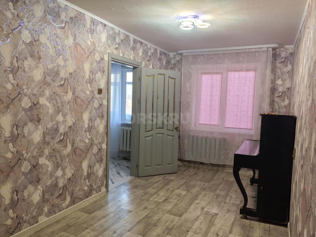 СРОЧНО В ЦЕНТРЕ ГОРОДА
Продается двухкомнатная квартира в пятиэтажном доме на пятом этаже. - Орск