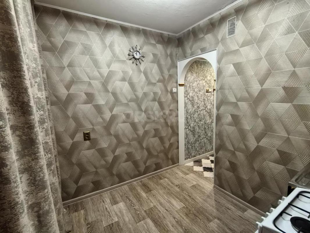 СРОЧНО В ЦЕНТРЕ ГОРОДА
Продается двухкомнатная квартира в пятиэтажном доме на пятом этаже. - Орск