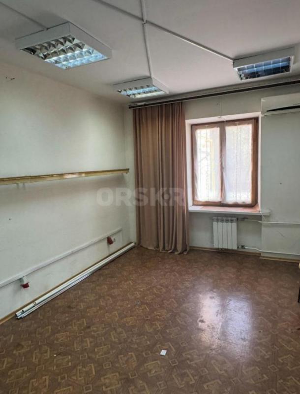 Сдам в аренду Встроенное помещение площадью 100 кв м в Центре на пересечении ул. - Орск