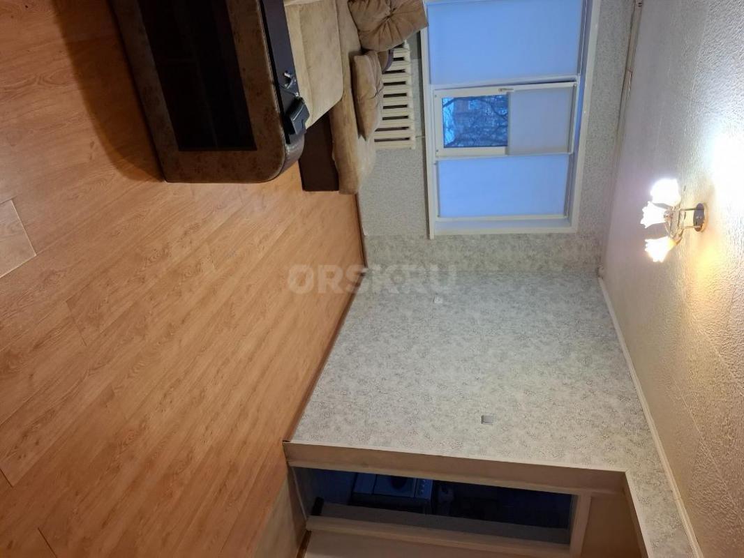 Продаётся однокомнатная квартира в центре города на Комсомольской площади, по адресу: пр. - Орск