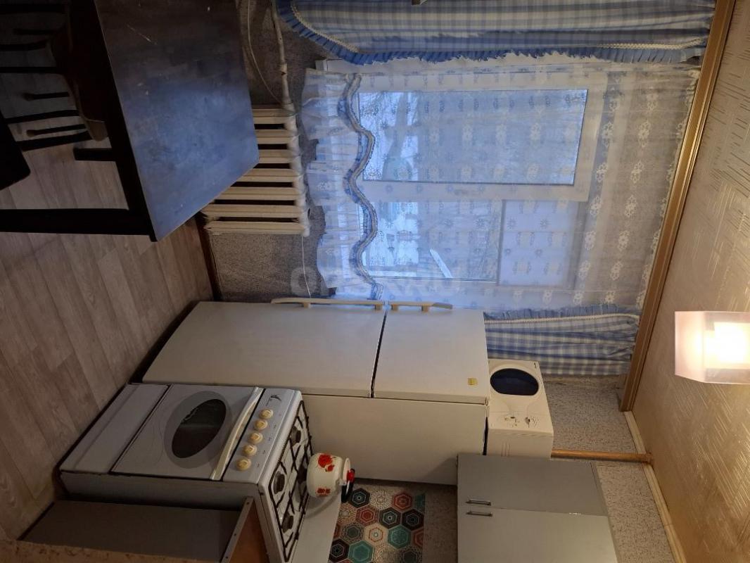 Продаётся однокомнатная квартира в центре города на Комсомольской площади, по адресу: пр. - Орск