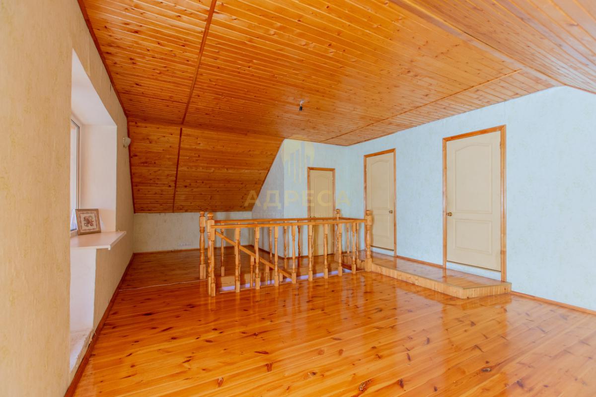 В продаже двухэтажный ДОМ 248м Площадь участка 13 сотУдобная транспортная развязка, магазины,аптеки - Оренбург