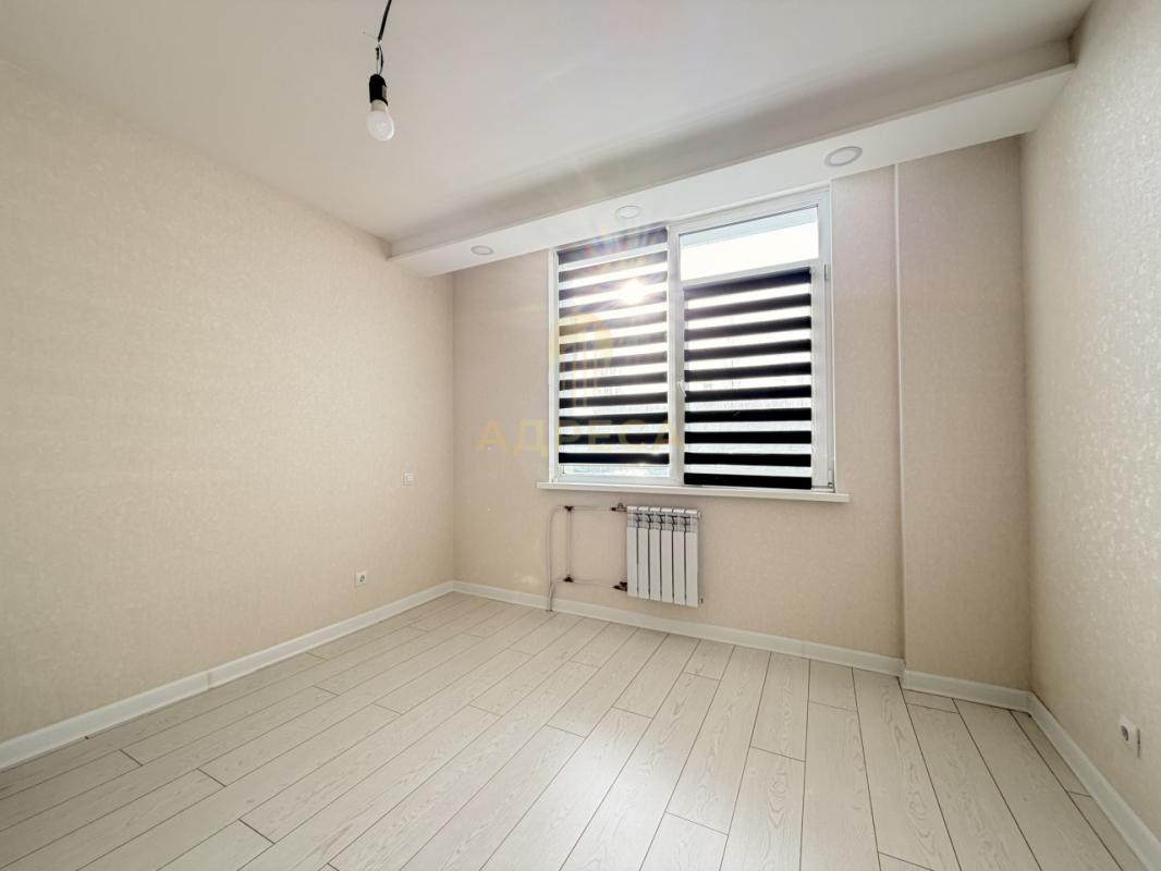 Продается квартира, полностью с ремонтом, расположенная на 1-м этаже 17 этажного дома. - Оренбург