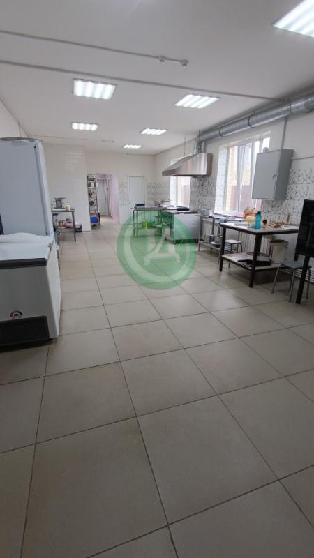 Сдам в аренду на длительный срок торговое помещение в Адамовке на улице Советская д.97. - Адамовка