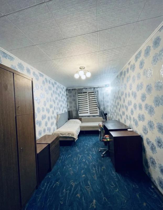 Продается 2х-комнатная квартира на первом этаже панельного пятиэтажного дома по адресу: улица Зелена - Новотроицк