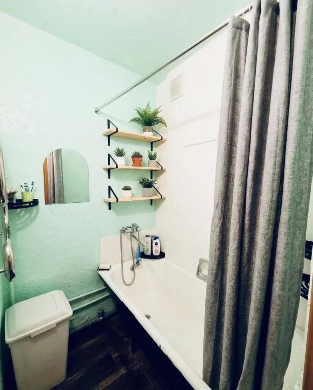 Продается 2х-комнатная квартира на первом этаже панельного пятиэтажного дома по адресу: улица Зелена - Новотроицк