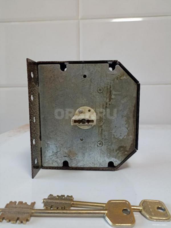 Продам замок Сенат очень удобный для ключа есть направляющая втулка возможно торг - Орск