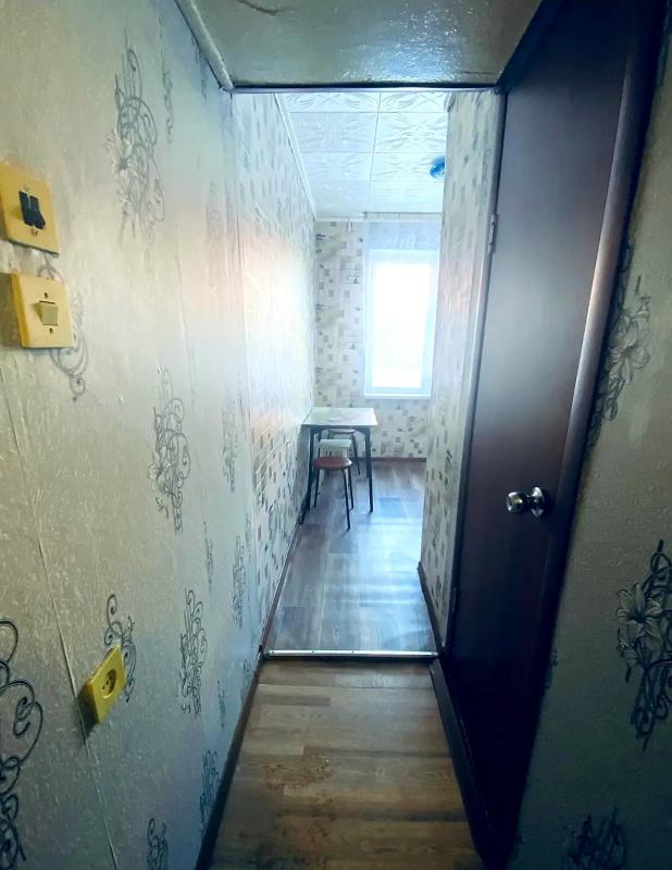 Продается 1-комнатная квартира на первом этаже пятиэтажного панельного дома по адресу: пр. - Новотроицк