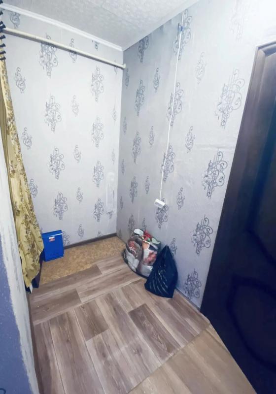 Продается 1-комнатная квартира на первом этаже пятиэтажного панельного дома по адресу: пр. - Новотроицк