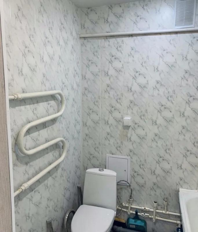 Продается 1-комнатная квартира в теплом кирпичном пятиэтажном доме  недалеко от остановок Гагарина и - Новотроицк